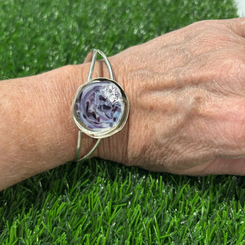 Ball Marker Bracelet in fine silver includes a unique glass 25mm ball marker that stays in place with the magnet in the 17mm bezel setting